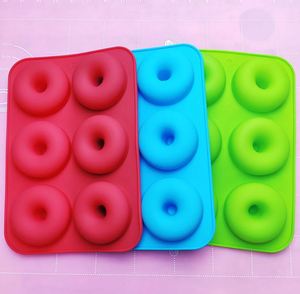 Moule à donuts rond en silicone à 6 cavités pour la pâtisserie, en stock et très demandé - Product Image 4