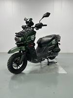 Scooter à essence certifié 150cc noir sans balais avec système EFI, moteur refroidi par air, haut-parleur MP3, frein à disque, vitesse maximale 95 km/h