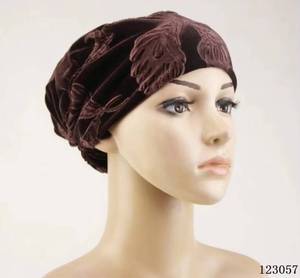Gorro de terciopelo para mujer, ecológico, transpirable, relleno de plumón, grueso, adecuado para todas las estaciones - Product Image 1
