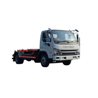 Camion à benne à bras articulé avec conteneur compacteur pour la compression des déchets à haut volume et les opérations d'assainissement municipal efficaces