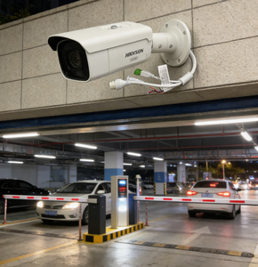 Caméra réseau bullet motorisée <span class=keywords><strong>Hikvision</strong></span> Darkfighter DS-2CD3686G3T-LIZSU(Y) 8 MP à double éclairage, détection de personnes et de véhicules, objectif varifocal - Product Image 2