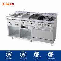 Cuisinière à gaz professionnelle combinée avec 4 brûleurs, plaque de cuisson, gril, cuiseur à pâtes et four à gaz pour restaurant