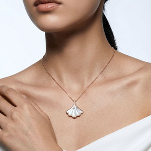 Hong Kong Supplier Natural White Mother-of-Pearl With Natural Diamond Necklace 18K Rose Gold Pendant Necklace For Women's Gift - Product Image 6