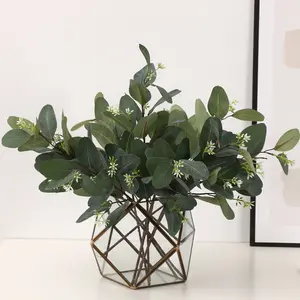 Nieuw Type Hot-Selling Zijde Doek 43Cm Amerikaanse Kunstmatige Korte Eucalyptus Bladeren Kleine Stengels Met Berry Voor Decor