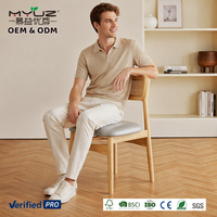 Chaise de salle à manger MYUZ 2026 style bohème chic avec structure en bois de manguier massif et assise en tissu vert sauge avec finition blanchie à la chaux, chaise de salle à manger en rotin