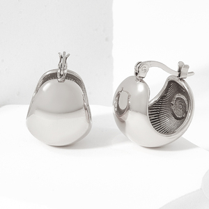 Boucles <span class=keywords><strong>d</strong></span>'oreilles créoles lisses en acier inoxydable 316 plaqué or 14 carats de luxe pour femmes - Product Image 5