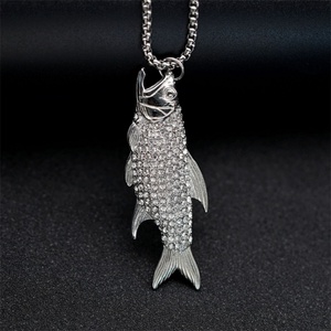 สร้อยคอจี้รูปปลาประดับเพชรชุบทอง ดีไซน์สวยงาม ทำจากสแตนเลสอย่างดี - Product Image 5
