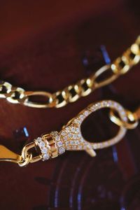 Xinfly Joyería Fina, Collar con Colgante Solitario Triangular y Cadena Cubana con Iniciales Personalizadas en Oro de 18K, Joyería de Fantasía para Mujer - Product Image 2