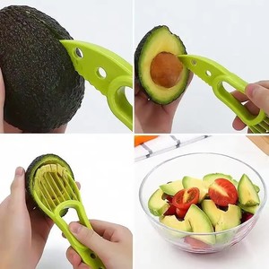 Cortador de Aguacate 3 en 1, Rebanador Manual Giratorio de Alta Calidad, Pelador Seguro y Sostenible, Estilo Moderno, Uso Doméstico, Personalizable - Product Image 3