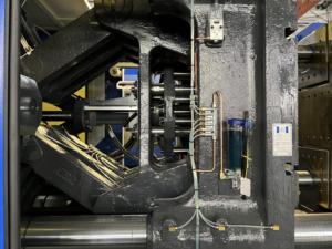 Machine de moulage par injection HD450 Ton 450 pour la fabrication de bacs en plastique, prix de la machine d'injection de caisses à légumes en plastique HD450L - Product Image 5