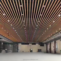 Plafond en tube carré en aluminium droit pour station de métro, système suspendu anti-corrosion, panneau de plafond en aluminium