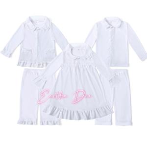 Set di pigiami in velluto rosso per la famiglia con maschera per gli occhi - Product Image 4