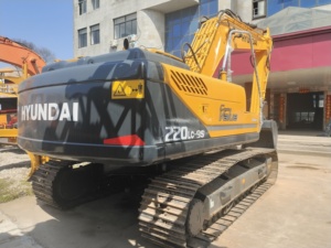 Excavadora de cadenas usada Hyundai 220lc-9s original de 22 toneladas con motor, caja de cambios, bomba y PLC - Venta en stock - Product Image 2