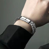 Bracelet cubain pour homme en acier inoxydable à maillons carrés avec fermoir magnétique en acier titane, double couche audacieuse, personnalisable en gros par l'usine