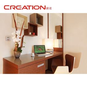 Mobilier d'hôtel de luxe ensemble de lit King Size en cuir tufté avec tables de chevet intégrées et chaise canapé - Product Image 4