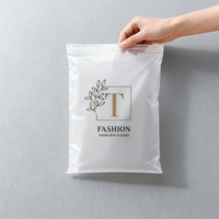 Sacs en plastique refermables en MYLAR imperméables noirs pour l'emballage des vêtements avec logo personnalisé