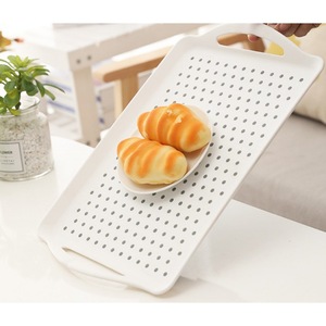 Bandejas antideslizantes personalizadas <span class=keywords><strong>de</strong></span> plástico ABS <span class=keywords><strong>de</strong></span> Color blanco y negro <span class=keywords><strong>para</strong></span> servir en fiestas - Product Image 1
