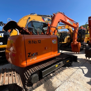 Excavatrice sur chenilles Hitachi ZX70-5G d'occasion, 7 tonnes, avec moteur Yanmar et équipement de construction - Product Image 1
