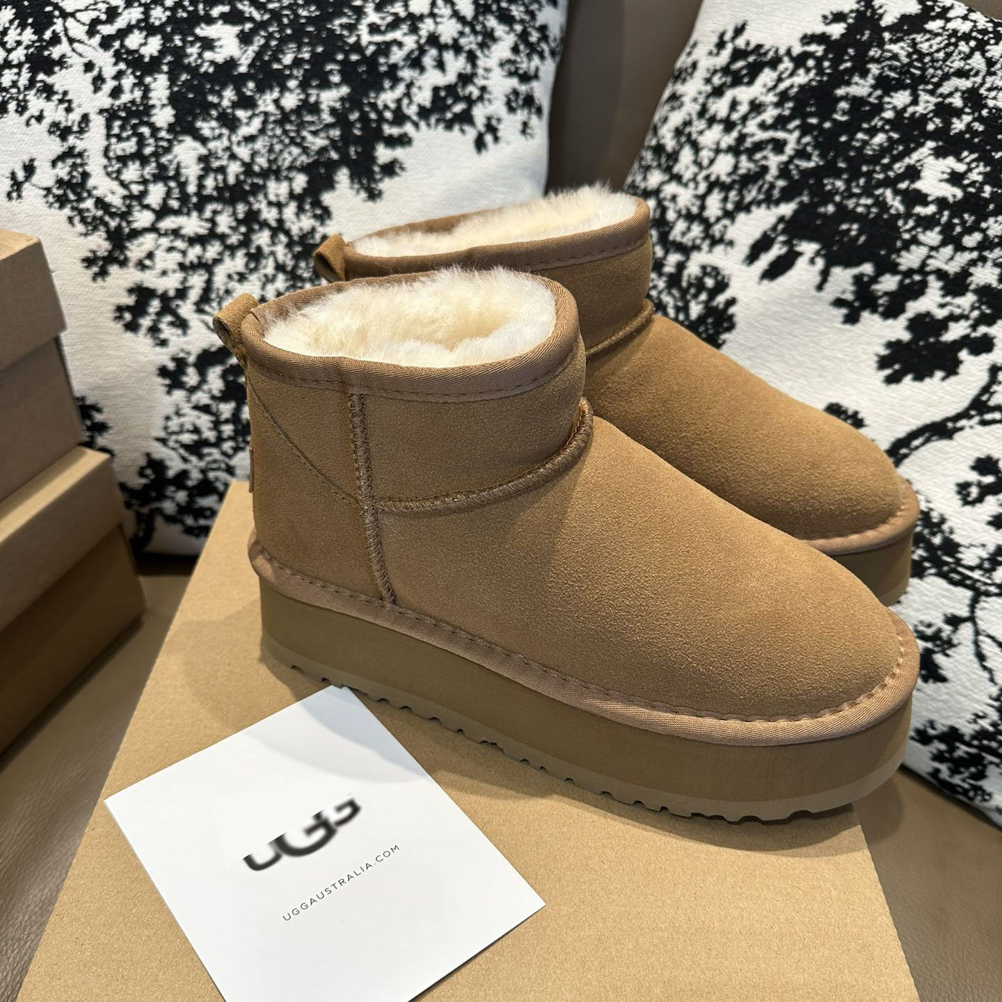 สีน้ำตาล