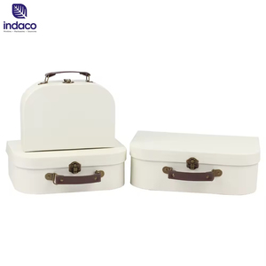 Mini valise moderne au design original à prix raisonnable, boîte de rangement en carton pour rouge à lèvres et cadeaux avec poignée - Product Image 1