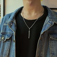 Pendentif Bouteille de Parfum Atila pour Homme, en Acier Inoxydable et Titane, Plaqué Or Antique, avec Face Cylindrique Style Punk et Ouverture, Idéal pour Fêtes et Souvenirs