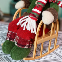Fauteuil à bascule de Noël vintage, style gothique, motif dessin animé, avec poupée bonhomme de neige vieil homme assis à motif écossais, cadeau de fêtes transfrontalier