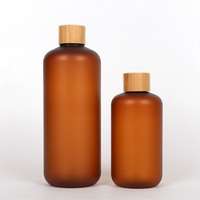 Botol Plastik Silinder PET Amber Frosted Berkualitas Tinggi 250ml Dengan Tutup Bambu Untuk Krim Wajah, Masker, Sampo, Losion, Penggunaan Kosmetik