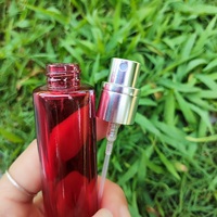 Flacon vaporisateur de parfum portable 30 ml, petit flacon échantillon, logo personnalisé, flacon pulvérisateur en verre à pression progressive