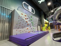Mur d'escalade intérieur personnalisé de haute qualité pour les parcs d'aventure et les parcs de trampolines aire de jeux intérieure