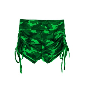 Pantalones cortos de motorista con estampado de leopardo personalizado - Product Image 1