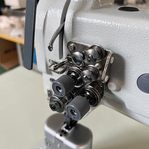 Machine à coudre industrielle à colonne à double aiguille pour cuir B-4400H, tension 110-220V - Product Image 4