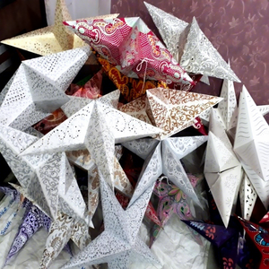 Nuevas y Modernas Lámparas de Papel Colgantes de Lujo con Estampado Brillante para Navidad, 60cm, Ecológicas, Combinables, Venta al Por Mayor - Product Image 1