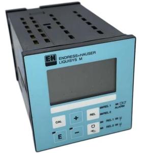 Transmetteur de conductivité 4 fils Endress+Hauser CLM223-CS8110 avec affichage sur deux lignes, protection IP54 pour toutes les industries - Product Image 1