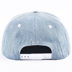 Casquette Snapback en jean de baseball en gros, fabrication vietnamienne, visière plate, 5 panneaux, logo brodé 3D personnalisé, style sport unisexe en denim - Product Image 4