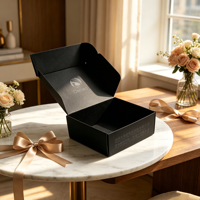 Boîte cadeau en carton ondulé avec logo personnalisé imprimé, revêtement UV, doublure en éponge, emballage en carton écologique et recyclable