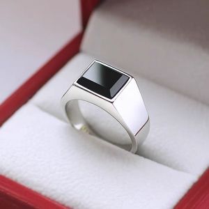 Anillo de acero de titanio con estilo europeo y americano Anillo de epoxi hexagonal de superficie brillante para hombres es popular entre los jóvenes - Product Image 3