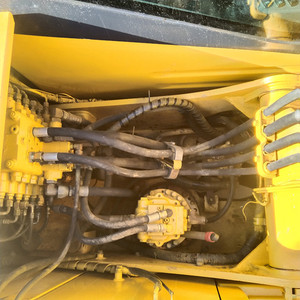 Excavatrice Komatsu PC130-7 de 23 tonnes, 90% neuve, moteur Cummins, pompe hydraulique Kawasaki, faible nombre d'heures, modèle 2022 compétitif - Product Image 6
