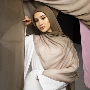 شال حجاب طويل قطني متدرج مرسوم يدويًا بحافة واسعة عالي الجودة ، شال حجاب جيد التهوية للنساء المسلمات للصيف - Product Image 6