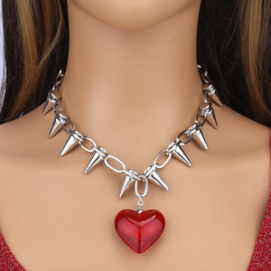 Collar con colgante en forma de corazón de aleación de zinc, joyería de moda para fiestas, diseño retro para mujer - Product Image 1