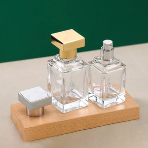 Sang Trọng Hình Vuông Thủy Tinh Nước Hoa Với Kẽm Hợp Kim Cap 30Ml <span class=keywords><strong>50Ml</strong></span> 100Ml Bơm Phun Niêm Phong Nước Hoa Bao Bì Chai - Product Image 4