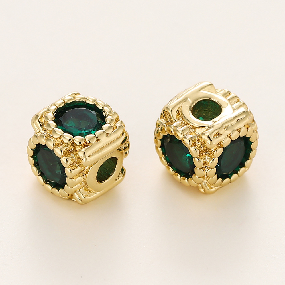 Perles d'espacement carrées en dentelle 18 carats avec rétention de couleur - vert foncé