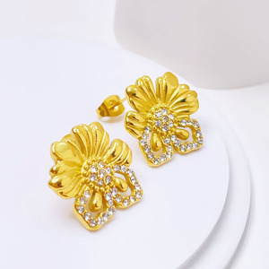 Conjunto de joyería de acero inoxidable con flores de alta calidad a prueba de agua, pendientes de diseño personalizados huecos dorados - Product Image 1