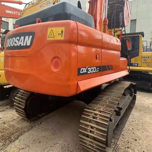 Excavateur d'occasion Doosan Dx300LC 30 tonnes Pelleteuse d'occasion Machine de construction de haute qualité dans la cour de Shanghai - Product Image 5