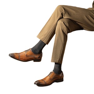 รองเท้าหนังผู้ชายทรงหัวแหลมคุณภาพสูง งานแฮนด์เมด สไตล์ทางการสำหรับธุรกิจ ฤดูร้อน น้ำหนักเบา ระบายอากาศได้ดี พื้นรองเท้าทำจากอีวีเอ - Product Image 1