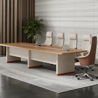 Table de réunion longue minimaliste pour entreprises, avec rainure dissimulée pour câbles, mobilier élégant pour salle de réunion d'entreprise
