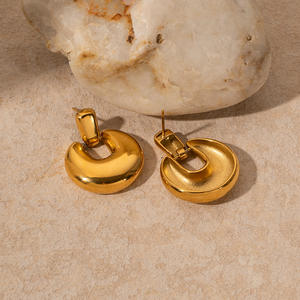 G3159 Venta al por mayor Aretas 18K Chapado en oro Acero inoxidable Chunky U forma Dangle Geometric Stud Pendientes Joyería de moda Pendientes - Product Image 4