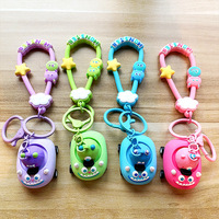 Dessin animé amusant fraise ours course porte-clés mignon tendance voiture porte-clés délicat couple sac pendentif porte-clés