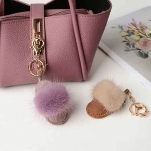 Porte-clés en fourrure de vison véritable de haute qualité, petits pendentifs en forme de pantoufles, accessoires pour sacs, fourrure mignonne - Product Image 3