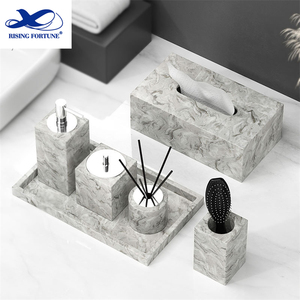 Ensemble d'accessoires de salle de bain en résine personnalisée, distributeur de lotion, porte-savon, gobelet, accessoires de salle de bain en marbre pour hôtel - Product Image 2
