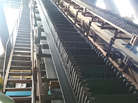 Bande transporteuse à parois latérales ondulées de haute qualité JUXIN pour opérations d'élévation de matériaux à angle vertical élevé dans l'industrie minière